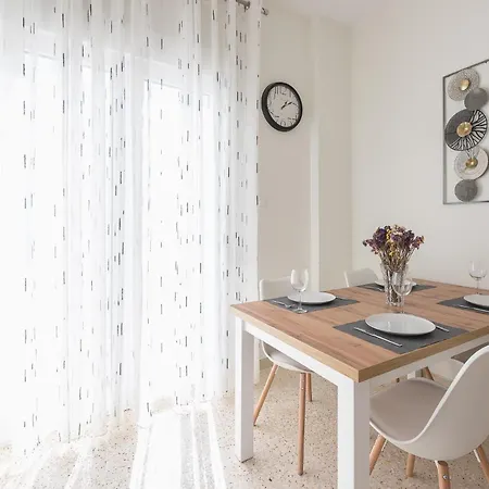 Margarita's 2-bdr - 2 Stops To Acropolis Apartment Athens
