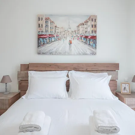 Margarita's 2-bdr - 2 Stops To Acropolis Apartment Athens