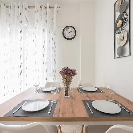 Apartment Margarita's 2-bdr - 2 Stops To Acropolis Athens