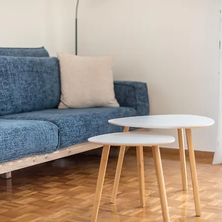 Margarita's 2-bdr - 2 Stops To Acropolis Apartment