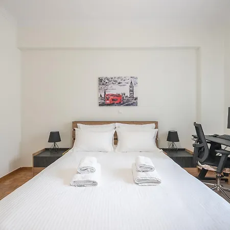 Margarita's 2-bdr - 2 Stops To Acropolis Apartment *