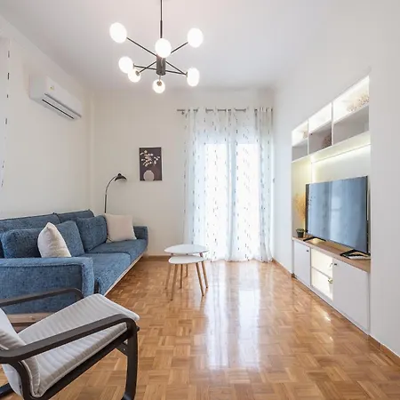 Margarita's 2-bdr - 2 Stops To Acropolis Apartment *